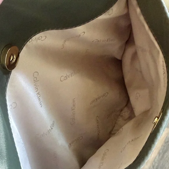 VINTAGE Calvin Klein Navy Messenger/ Crossbody Bag with Tan Adjustable Strap. - Picture 11 of 16